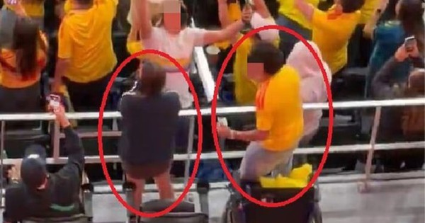 Tranh cãi khoảnh khắc CĐV Colombia bật khỏi xe lăn ăn mừng chiến thắng ở World Cup 2026 - hình ảnh - playxx88.com Tranh cãi khoảnh khắc CĐV Colombia bật khỏi xe lăn ăn mừng chiến thắng ở World Cup 2026 - hình ảnh - playxx88.com