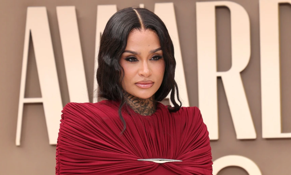 Ca sĩ Mỹ Kehlani tỏa sáng với thiết kế của NTK Việt tại lễ trao giải BET 2026 - hình ảnh - playxx88.com Ca sĩ Mỹ Kehlani tỏa sáng với thiết kế của NTK Việt tại lễ trao giải BET 2026 - hình ảnh - playxx88.com