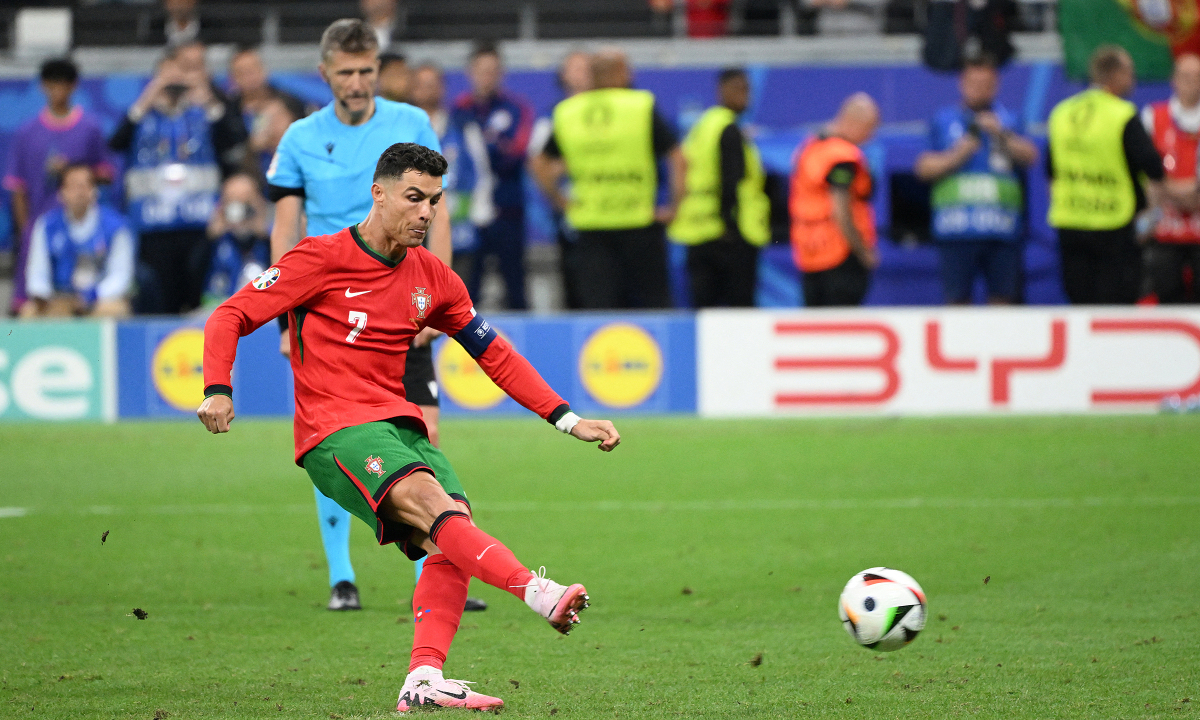 Cựu thủ quân Uruguay: ‘Ronaldo sẽ vô địch World Cup 2026 nhờ trọng tài như Messi’ - hình ảnh - playxx88.com Cựu thủ quân Uruguay: ‘Ronaldo sẽ vô địch World Cup 2026 nhờ trọng tài như Messi’ - hình ảnh - playxx88.com
