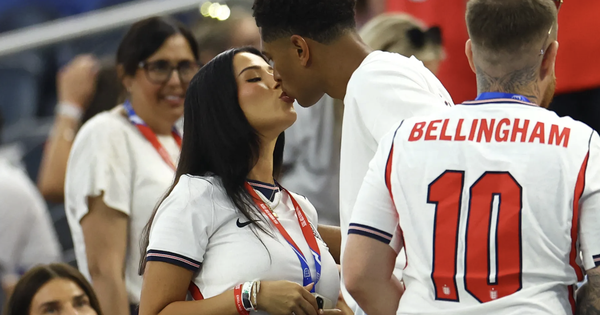 Chuyện ‘yêu’ tại World Cup 2026: Đội tuyển Anh cấm WAGs, Messi – Ronaldo thì sao? - hình ảnh - playxx88.com Chuyện ‘yêu’ tại World Cup 2026: Đội tuyển Anh cấm WAGs, Messi – Ronaldo thì sao? - hình ảnh - playxx88.com