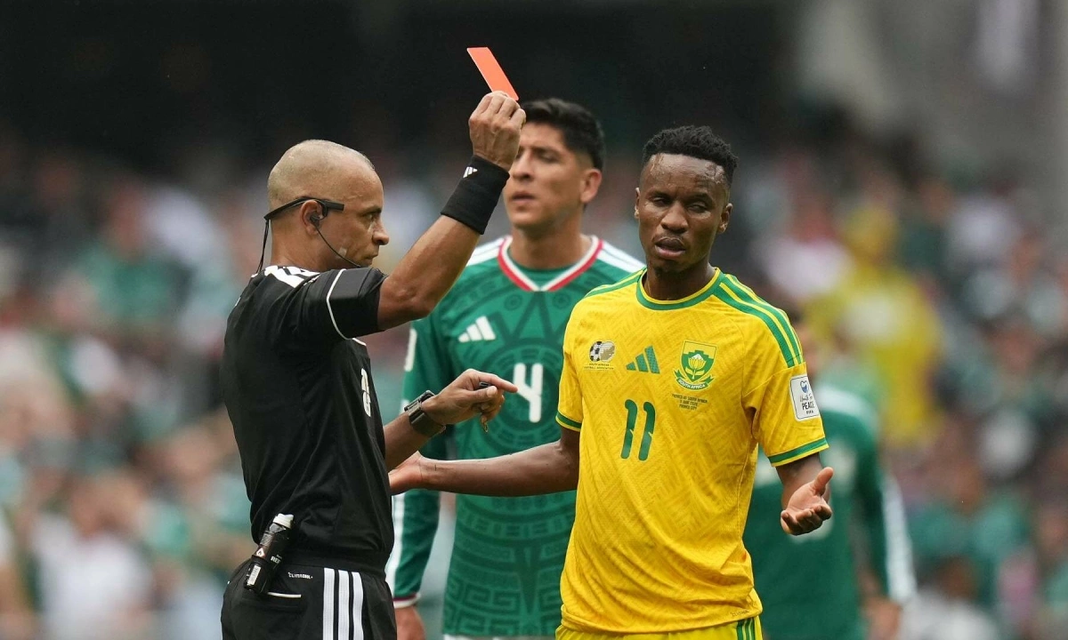 Trọng tài “lơ” tiếng Anh gây tranh cãi tại World Cup 2026 - hình ảnh - playxx88.com Trọng tài “lơ” tiếng Anh gây tranh cãi tại World Cup 2026 - hình ảnh - playxx88.com