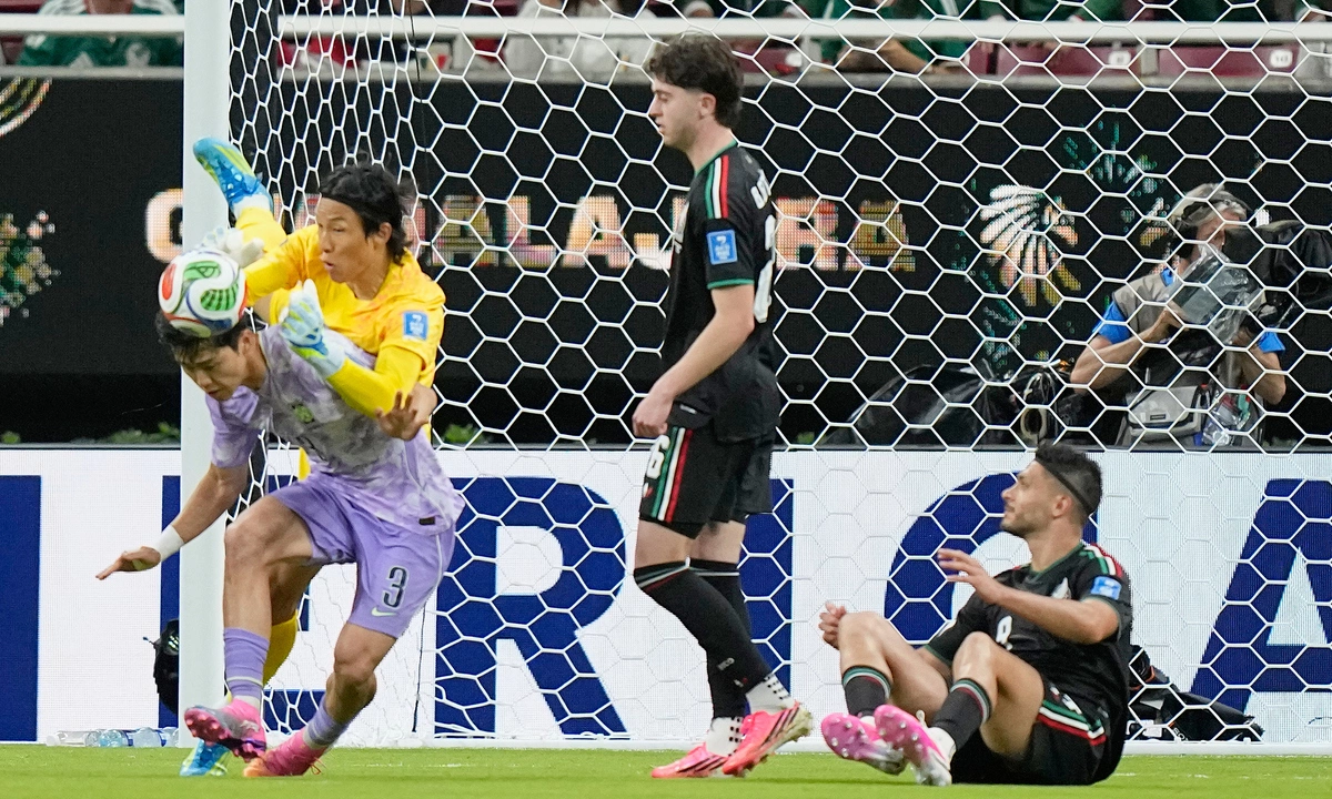 Mexico vượt qua vòng bảng World Cup 2026 nhờ sai lầm của thủ môn Hàn Quốc - hình ảnh - playxx88.com Mexico vượt qua vòng bảng World Cup 2026 nhờ sai lầm của thủ môn Hàn Quốc - hình ảnh - playxx88.com
