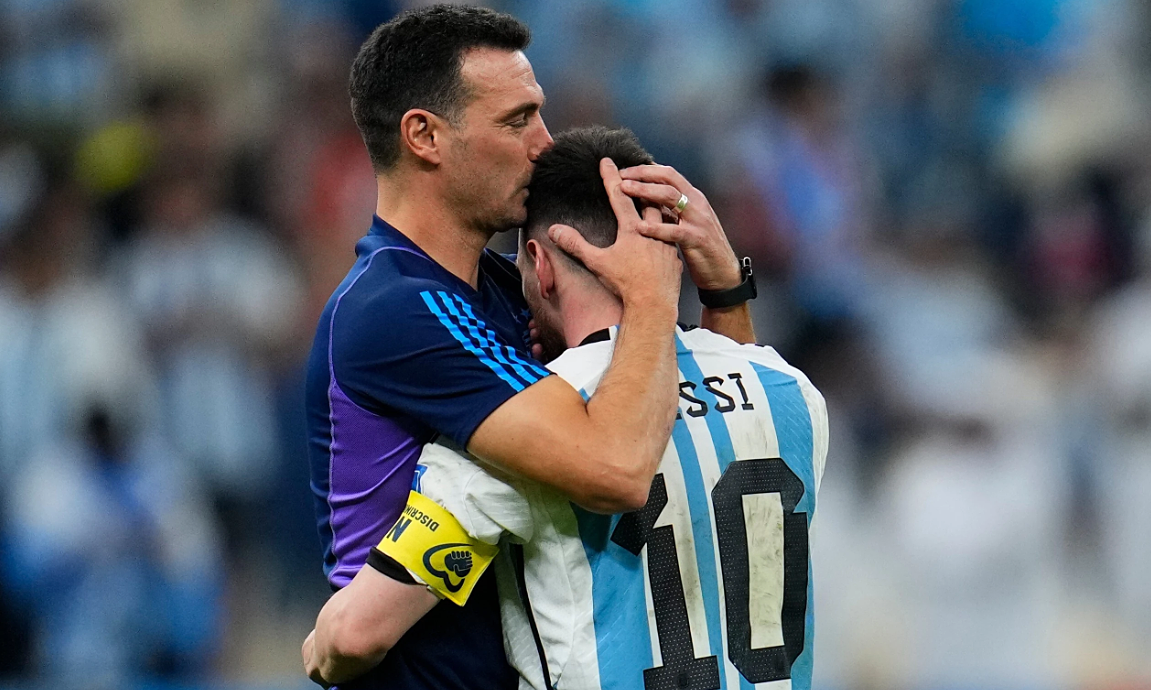 HLV Scaloni: ‘Trước khi ra quyết định, tôi luôn tham khảo Messi’ - hình ảnh - playxx88.com HLV Scaloni: ‘Trước khi ra quyết định, tôi luôn tham khảo Messi’ - hình ảnh - playxx88.com