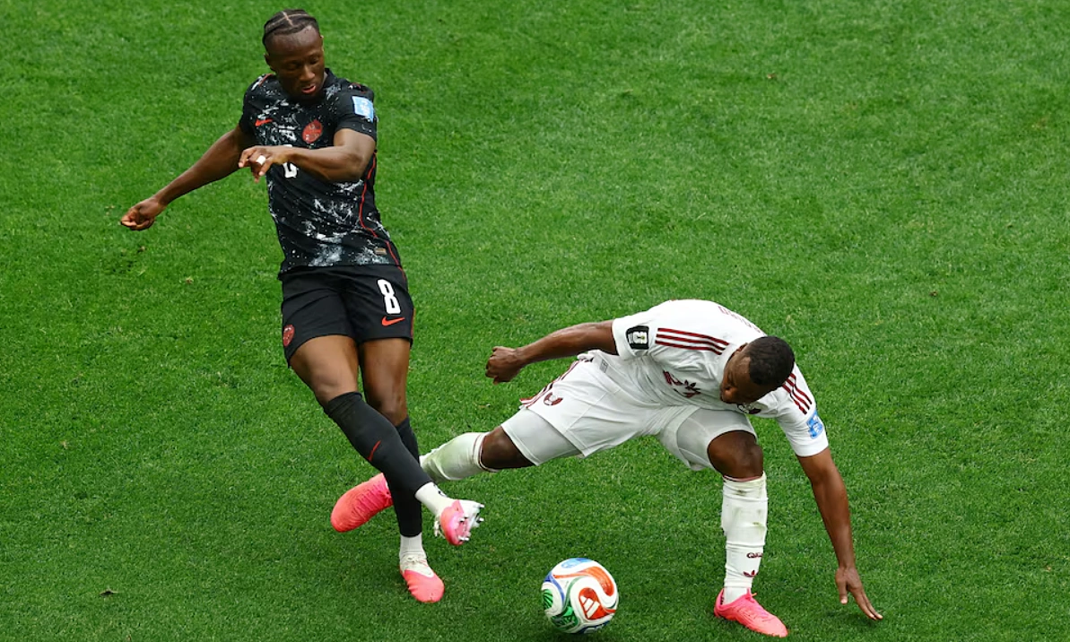 FIFA phạt nặng cầu thủ Qatar làm gãy chân tiền vệ Canada tại World Cup 2026 - hình ảnh - playxx88.com FIFA phạt nặng cầu thủ Qatar làm gãy chân tiền vệ Canada tại World Cup 2026 - hình ảnh - playxx88.com