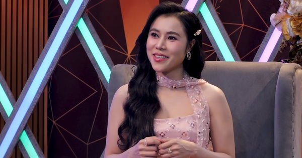 Ca sĩ Hồng Gấm tuổi 33: Kín tiếng nhưng vẫn cháy hết mình với bolero - hình ảnh - playxx88.com Ca sĩ Hồng Gấm tuổi 33: Kín tiếng nhưng vẫn cháy hết mình với bolero - hình ảnh - playxx88.com