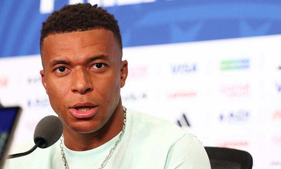 Mbappe né tranh cãi Messi – Ronaldo, hướng mắt về World Cup 2026 - hình ảnh - playxx88.com Mbappe né tranh cãi Messi – Ronaldo, hướng mắt về World Cup 2026 - hình ảnh - playxx88.com