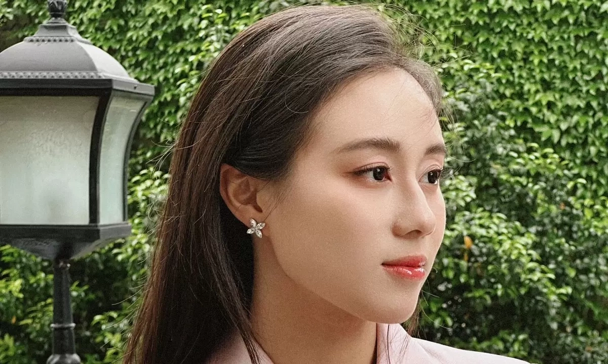 XX88 chính thức: Hà Siêu Hân – ái nữ MIT của ‘Vua sòng bạc’ và sức hút thời thượng - hình ảnh - playxx88.com XX88 chính thức: Hà Siêu Hân – ái nữ MIT của ‘Vua sòng bạc’ và sức hút thời thượng - hình ảnh - playxx88.com