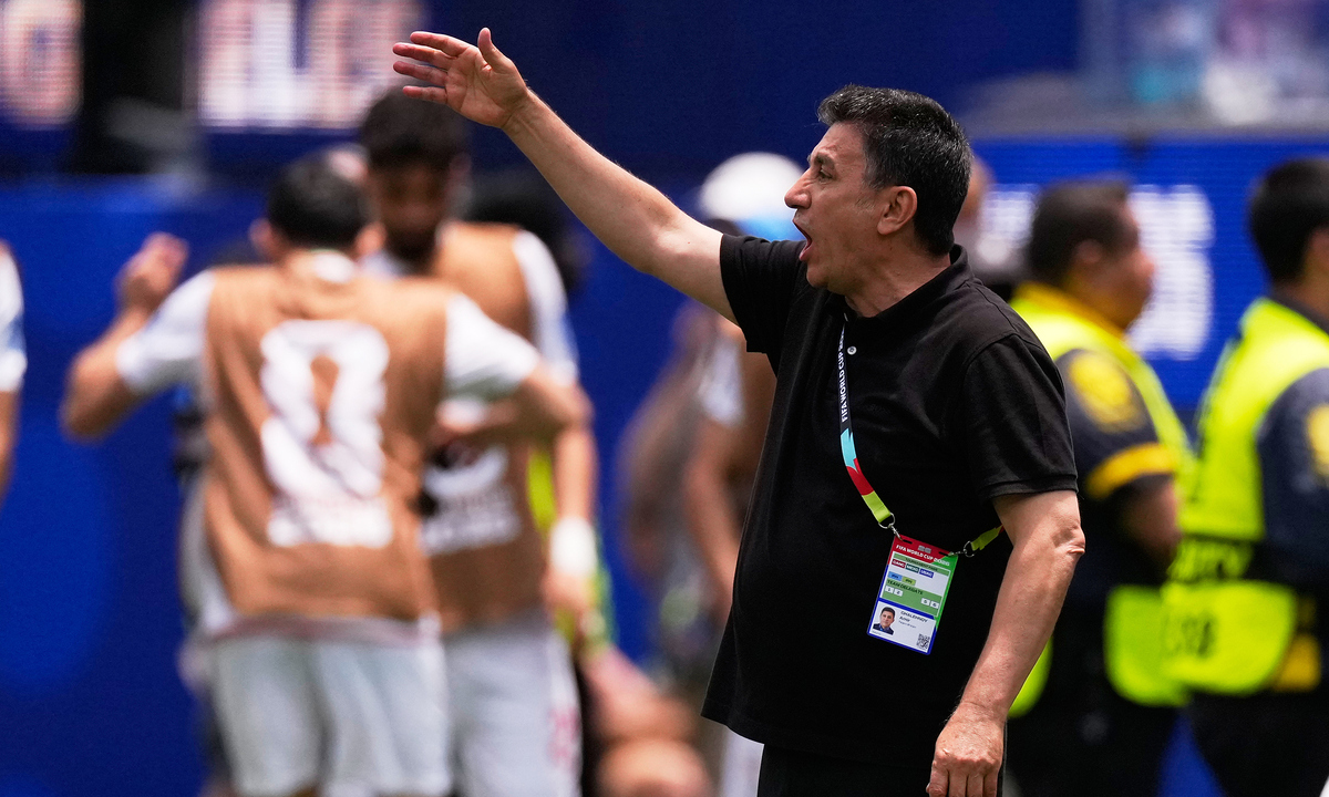 HLV Ghalenoei: ‘Iran bất bại là kỳ tích World Cup’ - hình ảnh - playxx88.com HLV Ghalenoei: ‘Iran bất bại là kỳ tích World Cup’ - hình ảnh - playxx88.com