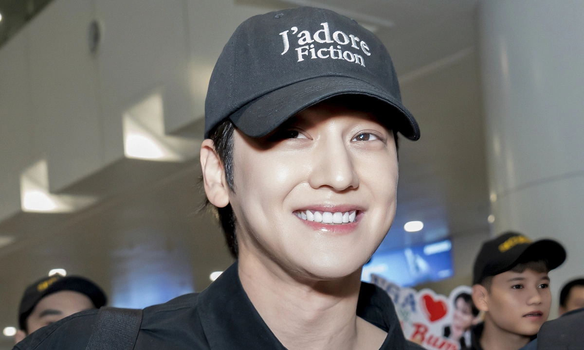 Kim Bum đến Hà Nội: Fan Việt háo hức đón mỹ nam ‘Vườn sao băng’ - hình ảnh - playxx88.com Kim Bum đến Hà Nội: Fan Việt háo hức đón mỹ nam ‘Vườn sao băng’ - hình ảnh - playxx88.com
