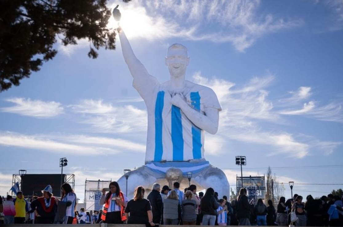 Argentina khánh thành tượng Messi cao 26 mét: góc nhìn mới cho người chơi Việt - hình ảnh - playxx88.com Argentina khánh thành tượng Messi cao 26 mét: góc nhìn mới cho người chơi Việt - hình ảnh - playxx88.com