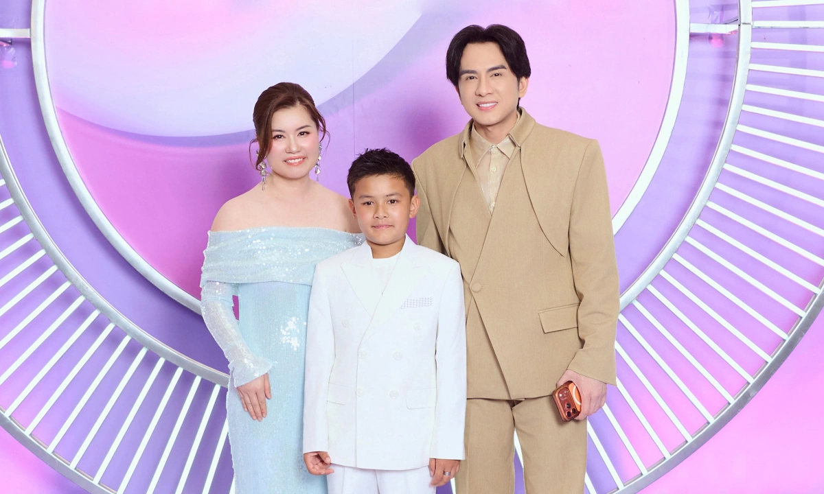 Đan Trường đưa vợ cũ và con trai đi sự kiện: góc nhìn mới cho người chơi Việt - hình ảnh - playxx88.com Đan Trường đưa vợ cũ và con trai đi sự kiện: góc nhìn mới cho người chơi Việt - hình ảnh - playxx88.com