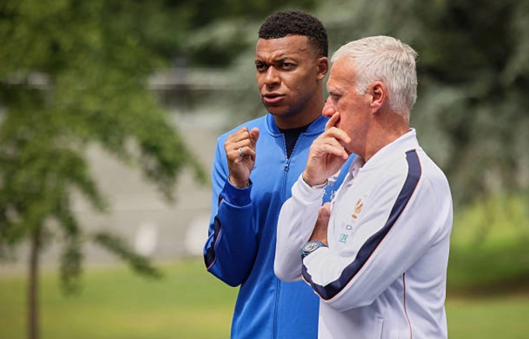 Deschamps: ‘Nhiều HLV cũng ngốc như tôi khi xếp Mbappe đá trung phong’ - hình ảnh - playxx88.com Deschamps: ‘Nhiều HLV cũng ngốc như tôi khi xếp Mbappe đá trung phong’ - hình ảnh - playxx88.com