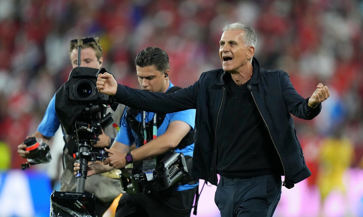 HLV Carlos Queiroz lập kỷ lục ở World Cup: Khoảnh khắc lịch sử và cơ hội cho người hâm mộ XX88 - hình ảnh - playxx88.com HLV Carlos Queiroz lập kỷ lục ở World Cup: Khoảnh khắc lịch sử và cơ hội cho người hâm mộ XX88 - hình ảnh - playxx88.com