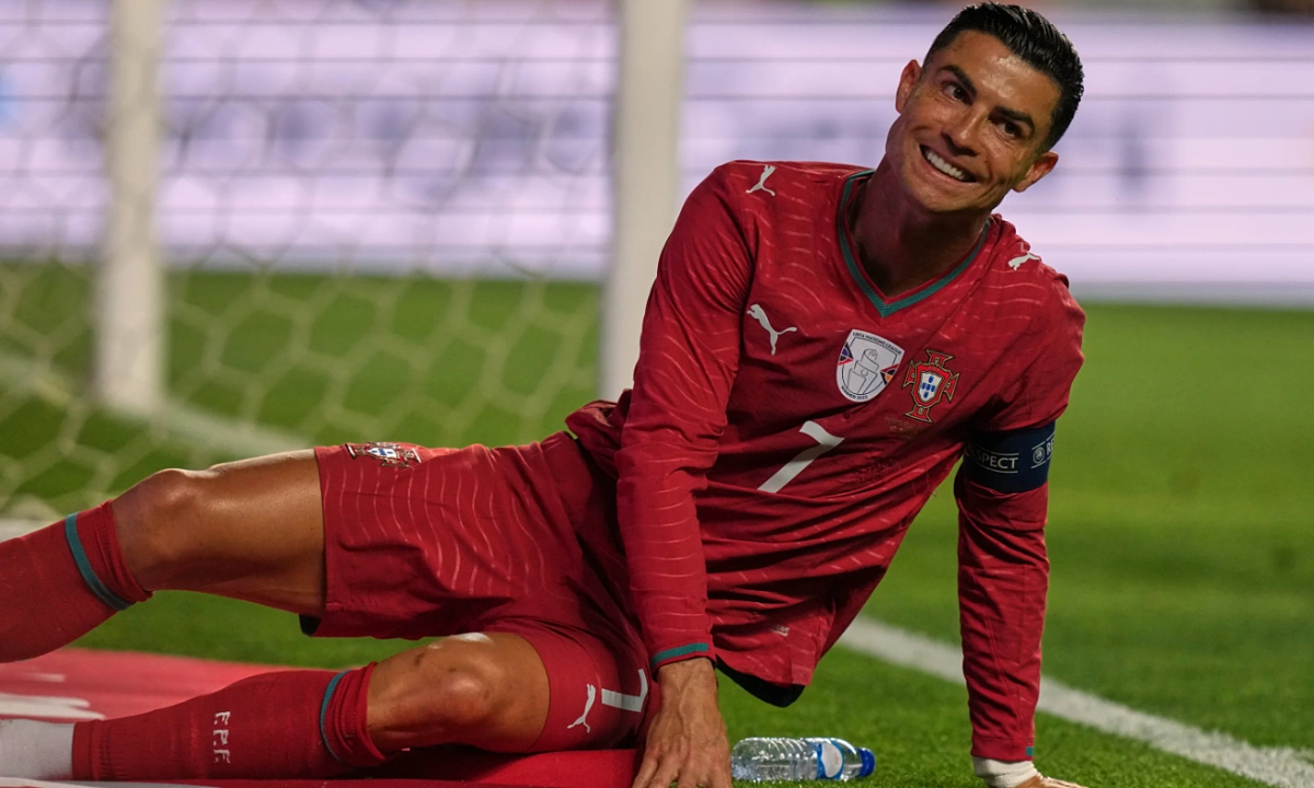 XX88 Cược Bóng Đá: Ronaldo Im Lặng Trước Thềm World Cup 2026 – Cơ Hội Nào Cho Người Hâm Mộ? - hình ảnh - playxx88.com XX88 Cược Bóng Đá: Ronaldo Im Lặng Trước Thềm World Cup 2026 – Cơ Hội Nào Cho Người Hâm Mộ? - hình ảnh - playxx88.com