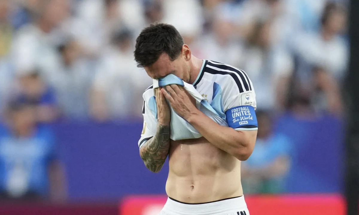 Messi khóc tại World Cup vì bố ốm nặng – Cảm xúc chạm đến trái tim người hâm mộ - hình ảnh - playxx88.com Messi khóc tại World Cup vì bố ốm nặng – Cảm xúc chạm đến trái tim người hâm mộ - hình ảnh - playxx88.com