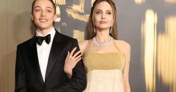 XX88 uy tín đồng hành cùng tin tức giải trí: Cặp song sinh nhà Jolie-Pitt trưởng thành - hình ảnh - playxx88.com XX88 uy tín đồng hành cùng tin tức giải trí: Cặp song sinh nhà Jolie-Pitt trưởng thành - hình ảnh - playxx88.com