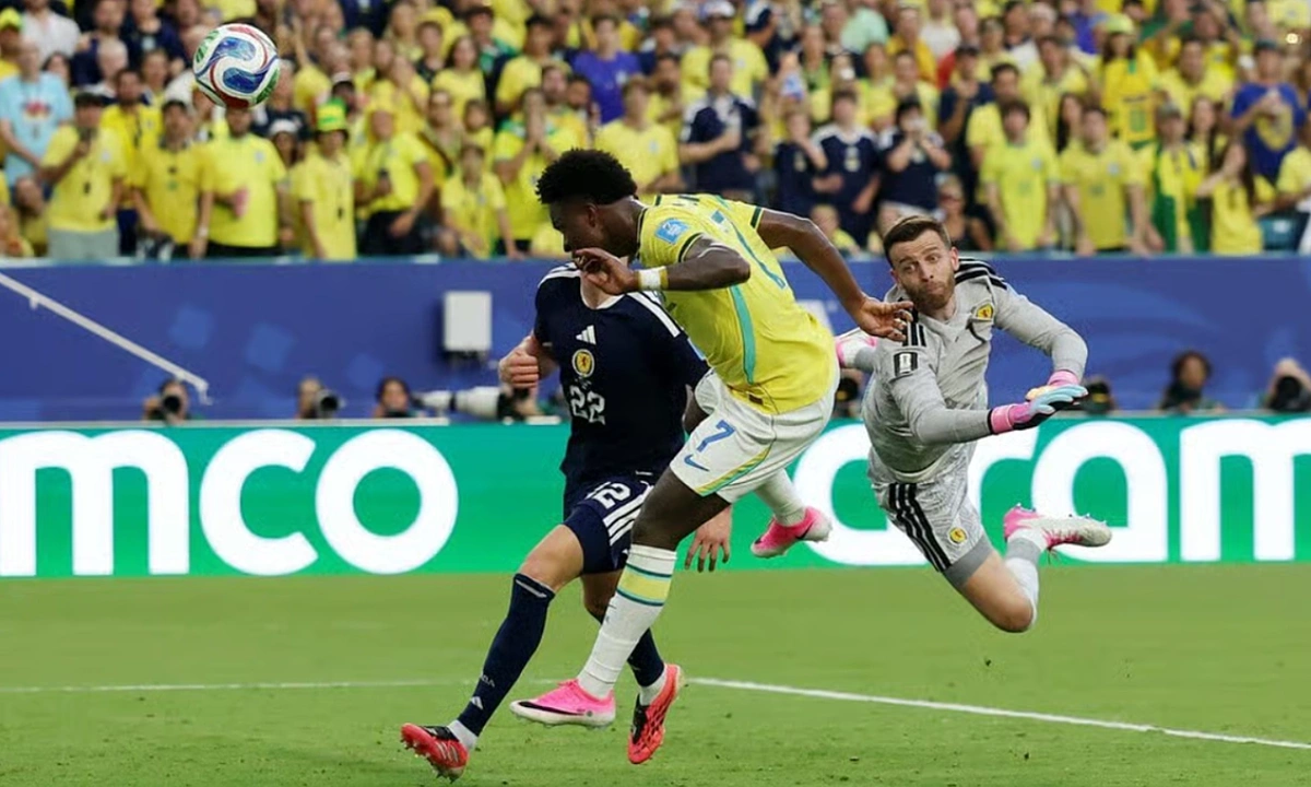 Vinicius đòi quà Ancelotti sau khi đánh đầu ghi bàn - hình ảnh - playxx88.com Vinicius đòi quà Ancelotti sau khi đánh đầu ghi bàn - hình ảnh - playxx88.com