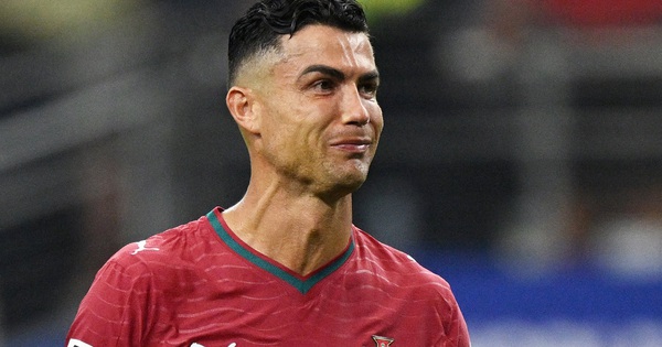 Ronaldo nghẹn ngào chia tay World Cup: Khoảnh khắc xúc động và cơ hội mới cùng XX88 - hình ảnh - playxx88.com Ronaldo nghẹn ngào chia tay World Cup: Khoảnh khắc xúc động và cơ hội mới cùng XX88 - hình ảnh - playxx88.com