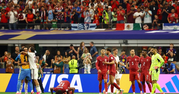 Báo Bồ Đào Nha cay đắng: ‘Kết cục thật tuyệt vọng, HLV Martinez sai lầm vì cố giữ Ronaldo’ - hình ảnh - playxx88.com Báo Bồ Đào Nha cay đắng: ‘Kết cục thật tuyệt vọng, HLV Martinez sai lầm vì cố giữ Ronaldo’ - hình ảnh - playxx88.com