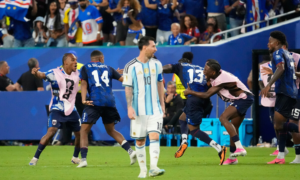 XX88 chính thức: Henry và Ibrahimovic kêu gọi FIFA trao cúp cho Cape Verde sau màn trình diễn ấn tượng - hình ảnh - playxx88.com XX88 chính thức: Henry và Ibrahimovic kêu gọi FIFA trao cúp cho Cape Verde sau màn trình diễn ấn tượng - hình ảnh - playxx88.com