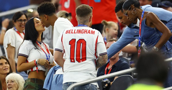 Mẹ Bellingham giúp con trai thoát được án phạt bị cấm trận bán kết Anh – Argentina: góc nhìn mới cho người chơi Việt - hình ảnh - playxx88.com Mẹ Bellingham giúp con trai thoát được án phạt bị cấm trận bán kết Anh – Argentina: góc nhìn mới cho người chơi Việt - hình ảnh - playxx88.com