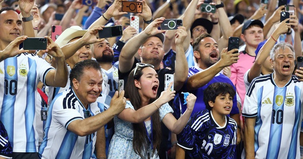 Messi trở về ‘nhà’ trước cuộc gặp Cabo Verde, cơn sốt lên đỉnh điểm - hình ảnh - playxx88.com Messi trở về ‘nhà’ trước cuộc gặp Cabo Verde, cơn sốt lên đỉnh điểm - hình ảnh - playxx88.com