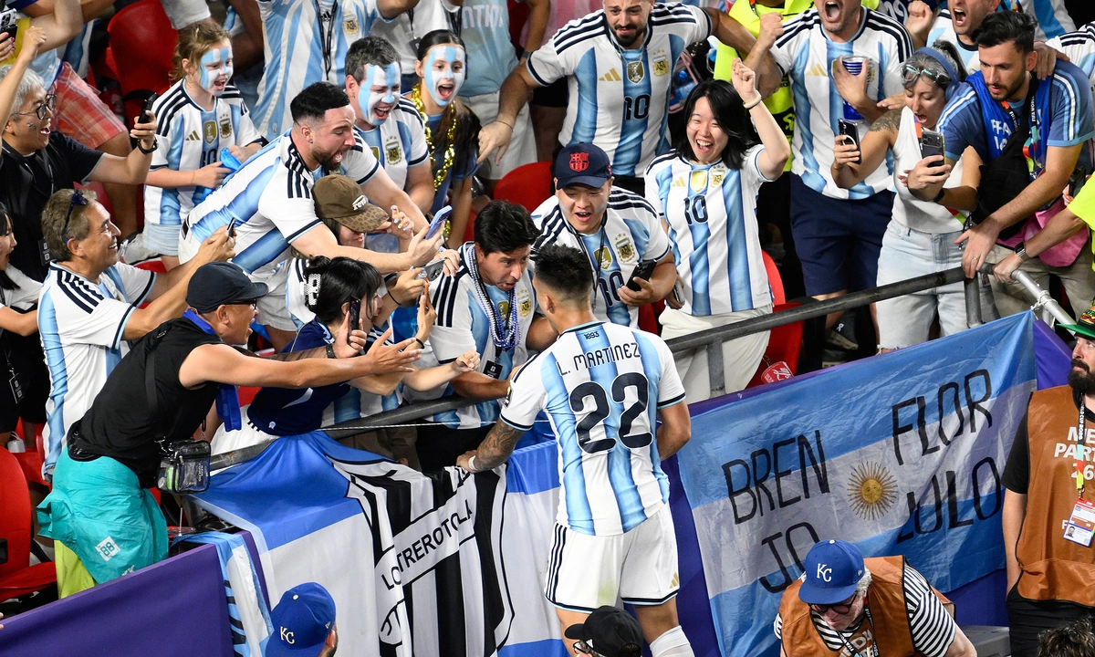 Báo Anh đặt dấu hỏi về việc tiền đạo Argentina thoát thẻ đỏ: góc nhìn mới cho người chơi Việt - hình ảnh - playxx88.com